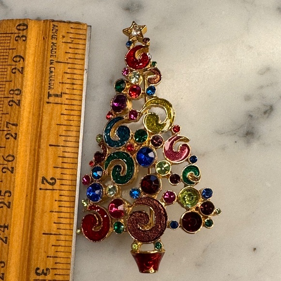 8 Christmas Themed Vintage Gold Tone Enamel and Rhinestone Brooches. - Picture 8 of 11